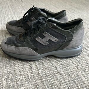Great Hogan classic “heeled” gray sneaker size 40 1/2